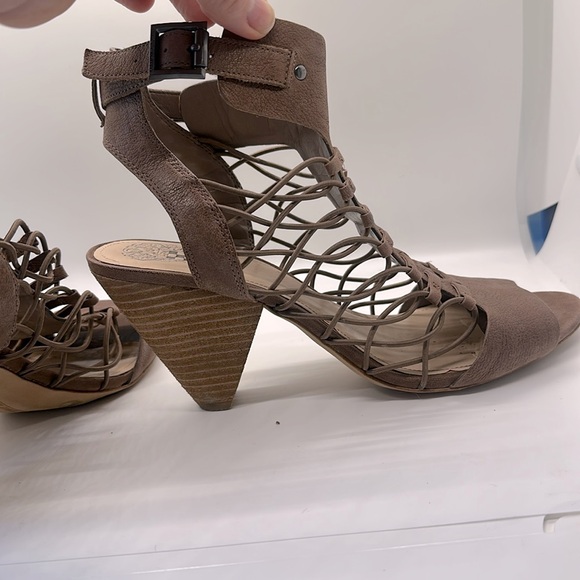 Vince Camuto Evel gladiator heel in taupe. Size US 10 - Picture 5 of 5